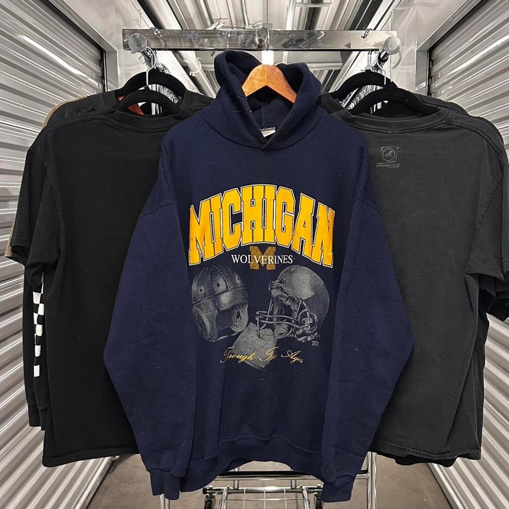 Vintage 90's Michigan Wolverines College Streetwear Essential Hoodie